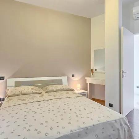 شقة Lovely Apartment In Pula With Wifi *
