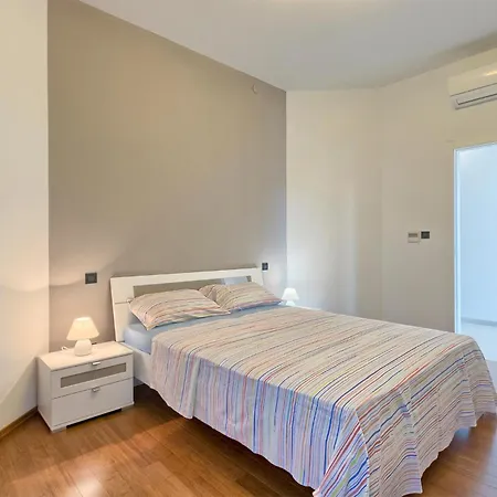 Lovely Apartment In Pula With Wifi * بولا