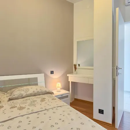 Lovely Apartment In Pula With Wifi بولا