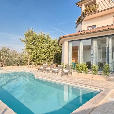 Apartment 2 Bedroom Amazing In Pula