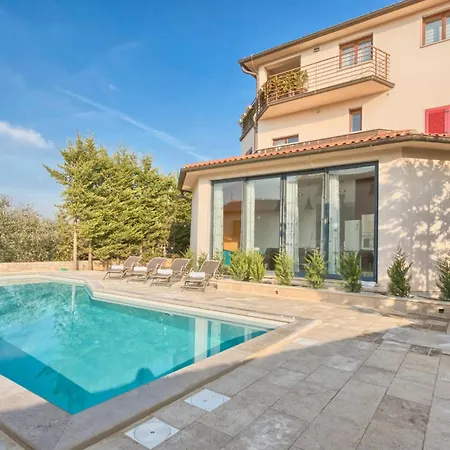 2 Bedroom Amazing In Apartment