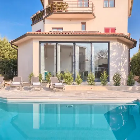 Apartment 2 Bedroom Amazing In