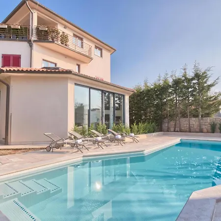 2 Bedroom Amazing In Apartment