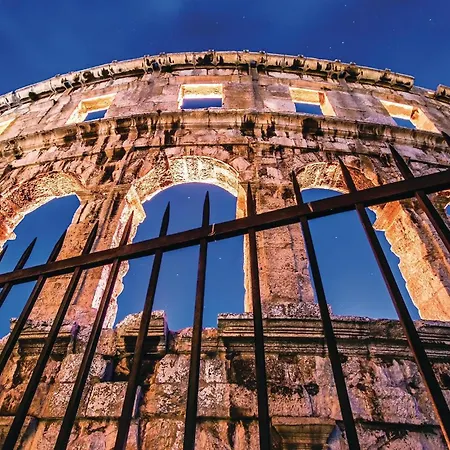 2 Bedroom Amazing In Pula