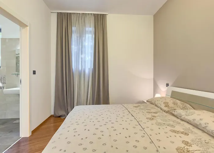 Апартаменты 2 Bedroom Amazing In