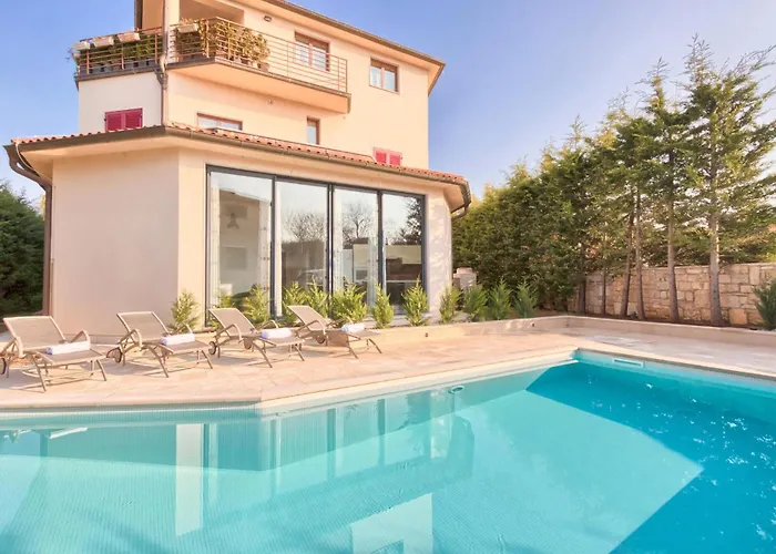 2 Bedroom Amazing In * פולה