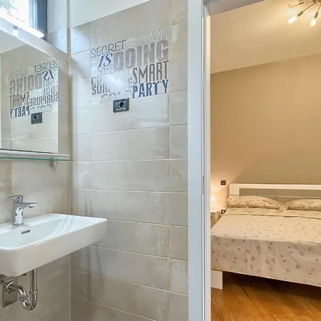 아파트 Lovely Apartment In Pula With Wifi *