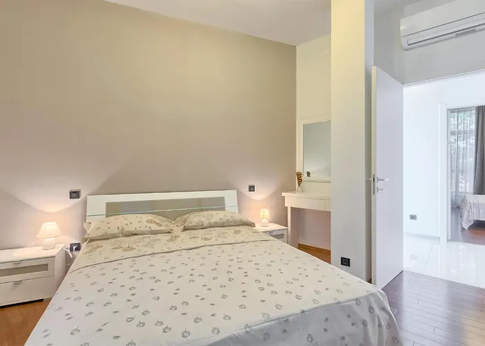 Apartment 2 Bedroom Amazing In *